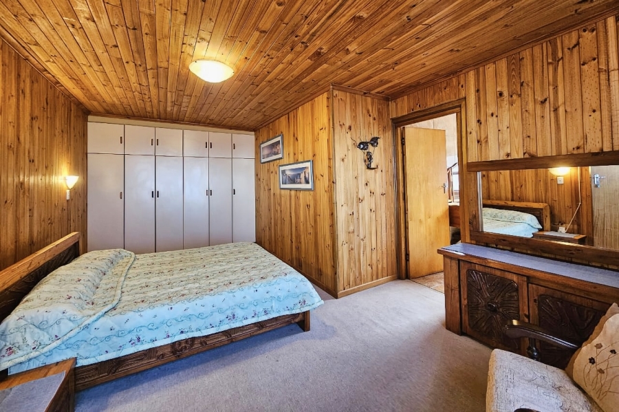 4 Bedroom Property for Sale in Herolds Bay Western Cape